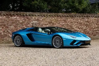Foto 33 di 115: Lamborghini Aventador S Roadster “Blu Aegir over Bianco Polar”