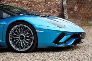 Foto 35 di 115: Lamborghini Aventador S Roadster “Blu Aegir over Bianco Polar”