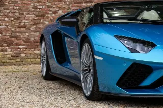 Foto 41 di 115: Lamborghini Aventador S Roadster “Blu Aegir over Bianco Polar”