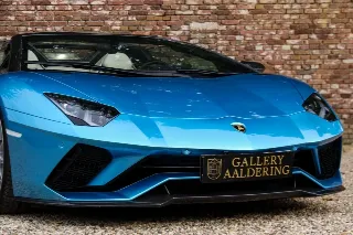 Foto 42 di 115: Lamborghini Aventador S Roadster “Blu Aegir over Bianco Polar”