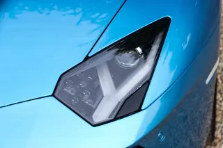 Foto 44 di 115: Lamborghini Aventador S Roadster “Blu Aegir over Bianco Polar”