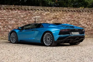Foto 46 di 115: Lamborghini Aventador S Roadster “Blu Aegir over Bianco Polar”