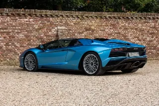Foto 48 di 115: Lamborghini Aventador S Roadster “Blu Aegir over Bianco Polar”