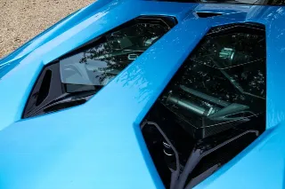 Foto 4 di 115: Lamborghini Aventador S Roadster “Blu Aegir over Bianco Polar”