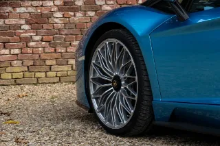 Foto 51 di 115: Lamborghini Aventador S Roadster “Blu Aegir over Bianco Polar”