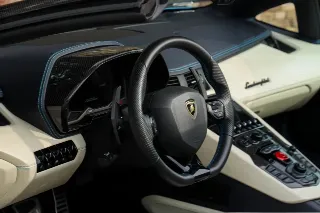 Foto 55 di 115: Lamborghini Aventador S Roadster “Blu Aegir over Bianco Polar”