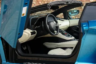 Foto 56 di 115: Lamborghini Aventador S Roadster “Blu Aegir over Bianco Polar”