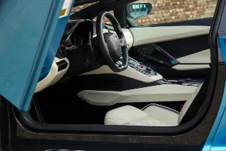 Foto 57 di 115: Lamborghini Aventador S Roadster “Blu Aegir over Bianco Polar”