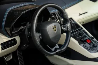 Foto 58 di 115: Lamborghini Aventador S Roadster “Blu Aegir over Bianco Polar”