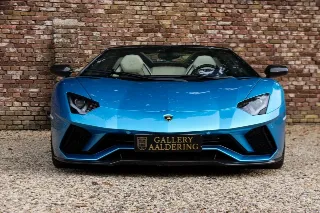 Foto 5 di 115: Lamborghini Aventador S Roadster “Blu Aegir over Bianco Polar”