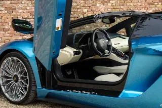Foto 60 di 115: Lamborghini Aventador S Roadster “Blu Aegir over Bianco Polar”