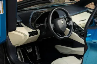Foto 62 di 115: Lamborghini Aventador S Roadster “Blu Aegir over Bianco Polar”