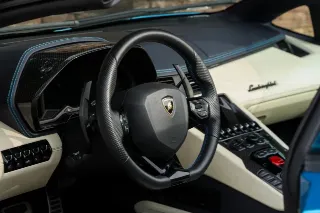 Foto 63 di 115: Lamborghini Aventador S Roadster “Blu Aegir over Bianco Polar”