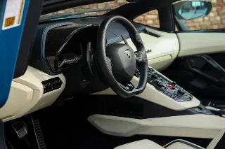Foto 64 di 115: Lamborghini Aventador S Roadster “Blu Aegir over Bianco Polar”