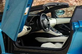 Foto 65 di 115: Lamborghini Aventador S Roadster “Blu Aegir over Bianco Polar”