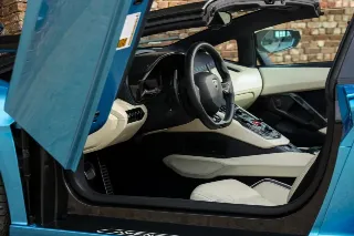 Foto 66 di 115: Lamborghini Aventador S Roadster “Blu Aegir over Bianco Polar”
