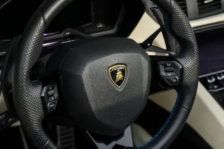 Foto 67 di 115: Lamborghini Aventador S Roadster “Blu Aegir over Bianco Polar”