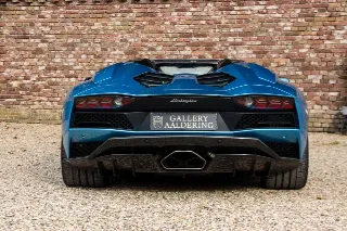 Foto 6 di 115: Lamborghini Aventador S Roadster “Blu Aegir over Bianco Polar”