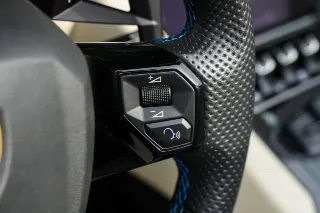 Foto 75 di 115: Lamborghini Aventador S Roadster “Blu Aegir over Bianco Polar”