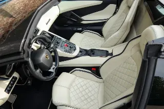 Foto 77 di 115: Lamborghini Aventador S Roadster “Blu Aegir over Bianco Polar”