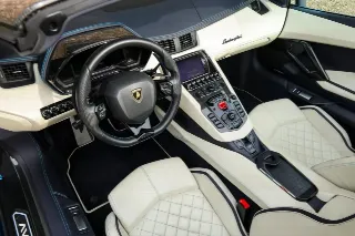 Foto 78 di 115: Lamborghini Aventador S Roadster “Blu Aegir over Bianco Polar”