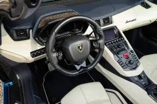 Foto 79 di 115: Lamborghini Aventador S Roadster “Blu Aegir over Bianco Polar”