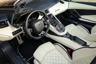 Foto 81 di 115: Lamborghini Aventador S Roadster “Blu Aegir over Bianco Polar”