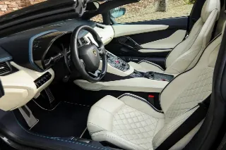 Foto 82 di 115: Lamborghini Aventador S Roadster “Blu Aegir over Bianco Polar”