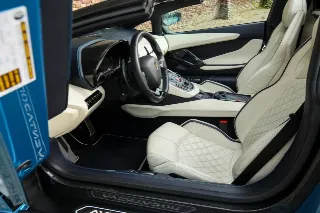 Foto 84 di 115: Lamborghini Aventador S Roadster “Blu Aegir over Bianco Polar”