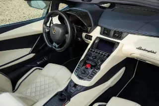 Foto 86 di 115: Lamborghini Aventador S Roadster “Blu Aegir over Bianco Polar”