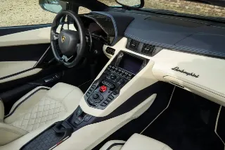 Foto 89 di 115: Lamborghini Aventador S Roadster “Blu Aegir over Bianco Polar”