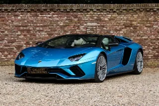 Foto 8 di 115: Lamborghini Aventador S Roadster “Blu Aegir over Bianco Polar”