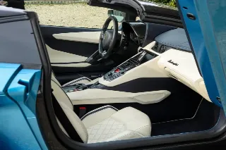 Foto 93 di 115: Lamborghini Aventador S Roadster “Blu Aegir over Bianco Polar”