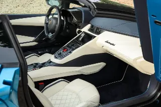 Foto 95 di 115: Lamborghini Aventador S Roadster “Blu Aegir over Bianco Polar”