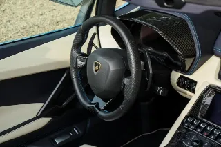 Foto 97 di 115: Lamborghini Aventador S Roadster “Blu Aegir over Bianco Polar”