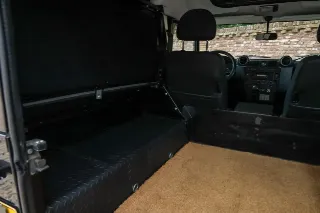 Foto 100 di 102: Land Rover Defender 90 Station Wagon “1st owner and 131.000 kms”