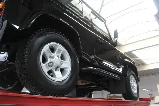 Foto 12 di 102: Land Rover Defender 90 Station Wagon “1st owner and 131.000 kms”