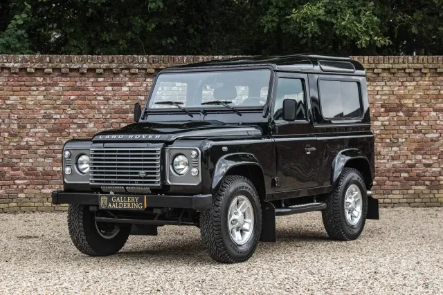 Land Rover Defender 90 Station Wagon “1st owner and 131.000 kms”