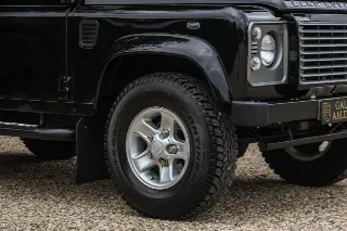 Foto 69 di 102: Land Rover Defender 90 Station Wagon “1st owner and 131.000 kms”