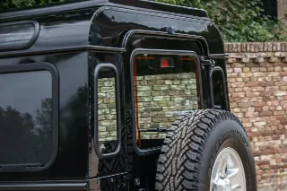 Foto 91 di 102: Land Rover Defender 90 Station Wagon “1st owner and 131.000 kms”