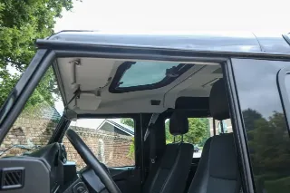 Foto 96 di 102: Land Rover Defender 90 Station Wagon “1st owner and 131.000 kms”