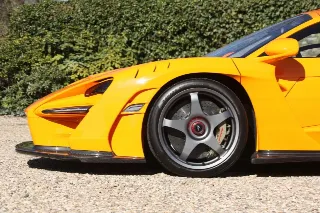 Foto 19 di 83: McLaren Senna LM “Papaya Orange with 727 kms”