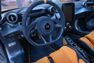 Foto 33 di 83: McLaren Senna LM “Papaya Orange with 727 kms”