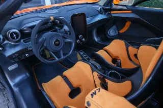 Foto 3 di 83: McLaren Senna LM “Papaya Orange with 727 kms”