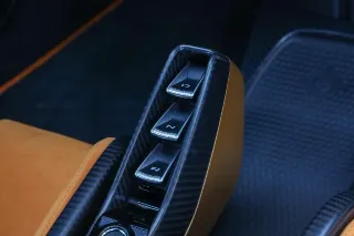 Foto 71 di 83: McLaren Senna LM “Papaya Orange with 727 kms”