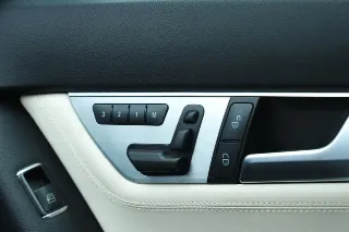 Foto 11 di 76: Mercedes-Benz C 63 AMG Designo Porcelain Interior “Less than 21.000 kms”