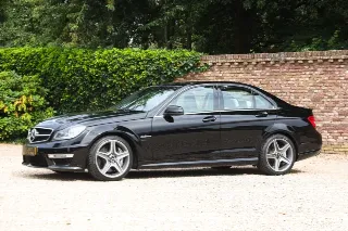 Foto 12 di 76: Mercedes-Benz C 63 AMG Designo Porcelain Interior “Less than 21.000 kms”