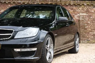 Foto 14 di 76: Mercedes-Benz C 63 AMG Designo Porcelain Interior “Less than 21.000 kms”