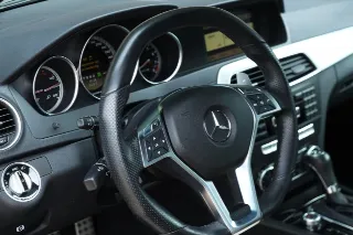 Foto 16 di 76: Mercedes-Benz C 63 AMG Designo Porcelain Interior “Less than 21.000 kms”