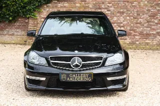 Foto 18 di 76: Mercedes-Benz C 63 AMG Designo Porcelain Interior “Less than 21.000 kms”